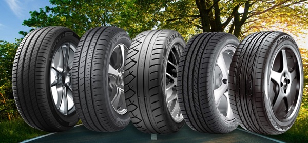 •  Если вы хотите «переобуть» свой автомобиль в шины, подходящие для сезона, то вам нужно выбрать правильные покрышки, учитывая несколько факторов.  •  Типоразмер. Это сочетание ширины, высоты и диаметра покрышки, которое указано на ее боковой стороне, например, 185/65R14. Типоразмер важен для того, чтобы покрышка подходила к вашему автомобилю и обеспечивала комфорт и безопасность во время езды. По высоте покрышки бывают трех типов:  •  Низкопрофильные (до 55%) имеют хорошую управляемость и ездовые качества, но плохо переносят разбитые дороги и негативно влияют на подвеску.  •  Высокопрофильные (60-75%) и полнопрофильные (более 80%) подходят для езды по бездорожью или плохому дорожному покрытию. Они сглаживают мелкие неровности на дороге и продлевают жизнь подвески.  •  Ширина шины влияет на размер пятна контакта с дорогой и качество сцепления. Чем шире покрышка, тем хуже управляемость и маневренность, а также больше риск аквапланирования на мокрой дороге. Поэтому широкая резина используется в основном на тяжелых и дорогих автомобилях, которые своей массой увеличивают сцепление с дорогой.  •  Рисунок протектора. Протектор – это рисунок из канавок и углублений на шине, который обеспечивает сцепление с дорогой, отвод воды из зоны контакта и защиту от повреждений. По виду протектора летние шины бывают следующих типов:  •  С симметричным ненаправленным рисунком. Это классический и наиболее распространенный вариант протектора. Он подходит для езды как по дорогам, так и по бездорожью. Он имеет ряд преимуществ – предсказуемая управляемость, износостойкость, комфортабельность, устойчивость к аквапланированию. Колеса с такими покрышками можно переставлять с одной стороны автомобиля на другую. Этот тип шин идеально подходит для автовладельцев, которые предпочитают спокойный стиль вождения и не знают, какую резину выбрать на лето.  •  С симметричным направленным рисунком. Эти шины хорошо стабилизируют автомобиль на влажной дороге и эффективно отводят воду из пятна контакта, снижая риск аквапланирования. Они идеально подходя